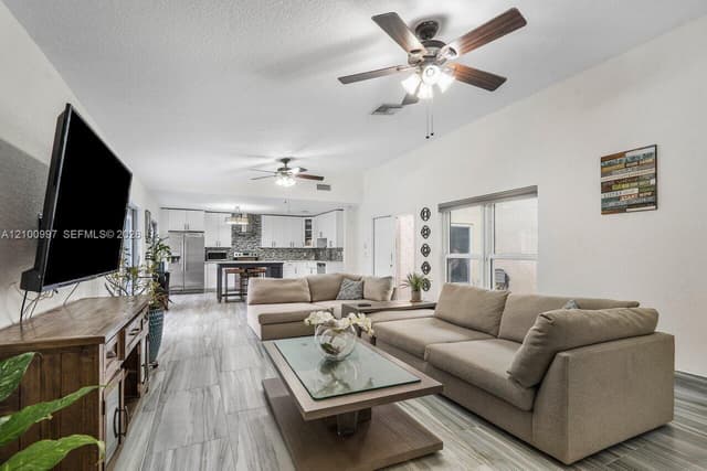 387 NW 39th Way, Deerfield Beach FL 33442 - Deerfield Beach, FL - Photo 3