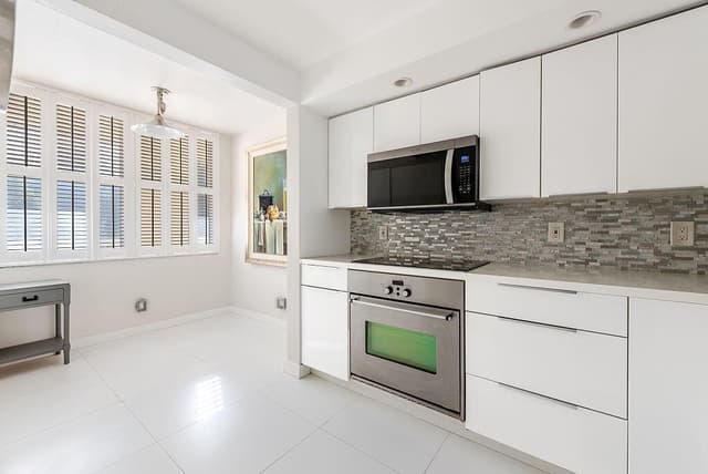 985 SE 19th Avenue, Deerfield Beach FL 33441 - Deerfield Beach, FL - Photo 5