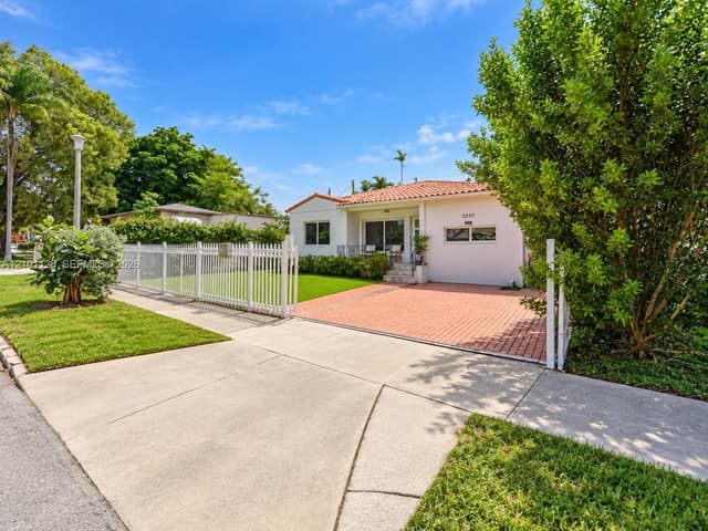 2520 SW 22nd Ter, Miami FL 33145 - Miami, FL - Photo 2