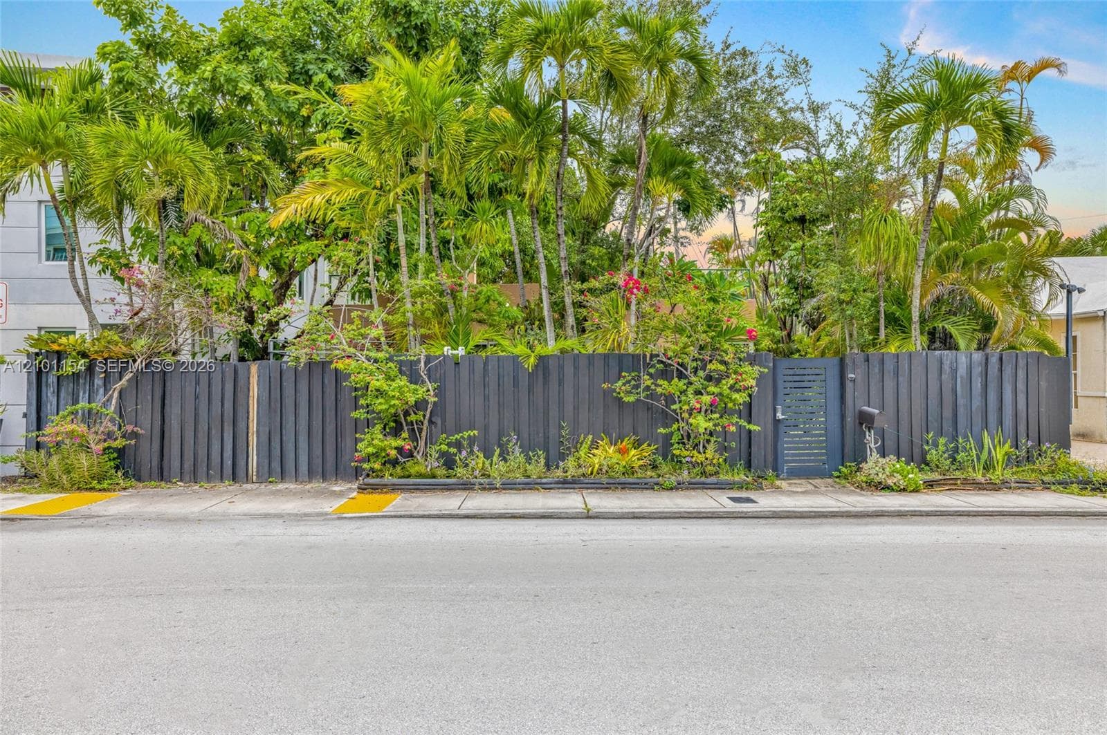 917 SE 2nd Ct, Fort Lauderdale FL 33301 - Fort Lauderdale, FL - Photo 1