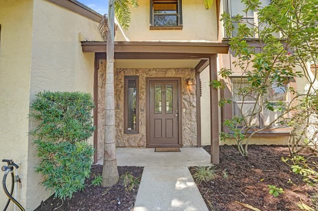 1065 RAINTREE Lane, Palm Beach Gardens FL 33410 - Palm Beach Gardens, FL - Photo 2