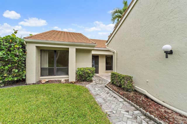 15 Tournament Boulevard, Palm Beach Gardens FL 33418 - Palm Beach Gardens, FL - Photo 7