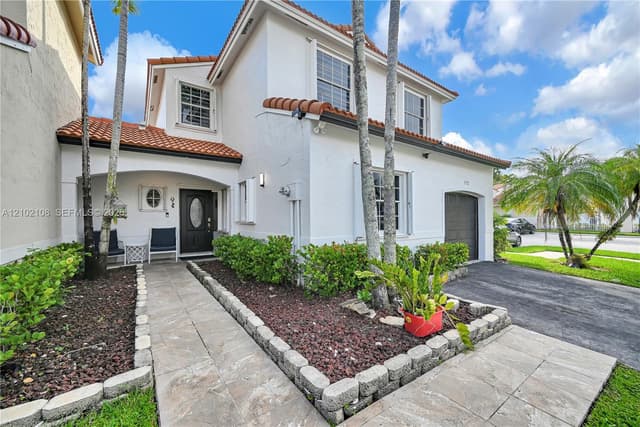 17982 SW 11th St, Pembroke Pines FL 33029 - Pembroke Pines, FL - Photo 2