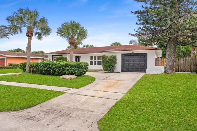 1660 40TH Street, West Palm Beach FL 33407 - West Palm Beach, FL - Photo 2