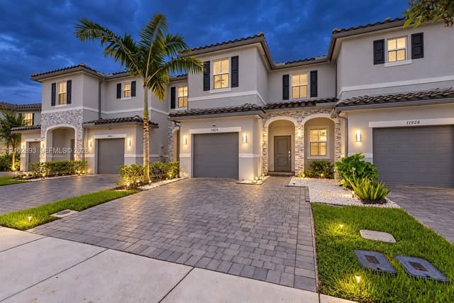 11924 NW 47th Mnr, Coral Springs FL 33076 - Coral Springs, FL - Photo 3
