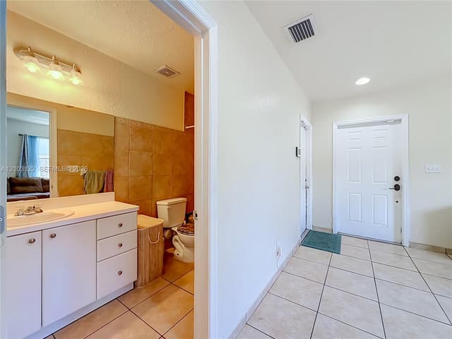 113 NW 28th Ter, Fort Lauderdale FL 33311 - Fort Lauderdale, FL - Photo 4
