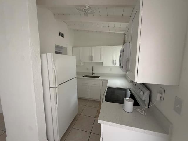 1729 NW 16th Avenue, Fort Lauderdale FL 33311 - Fort Lauderdale, FL - Photo 3