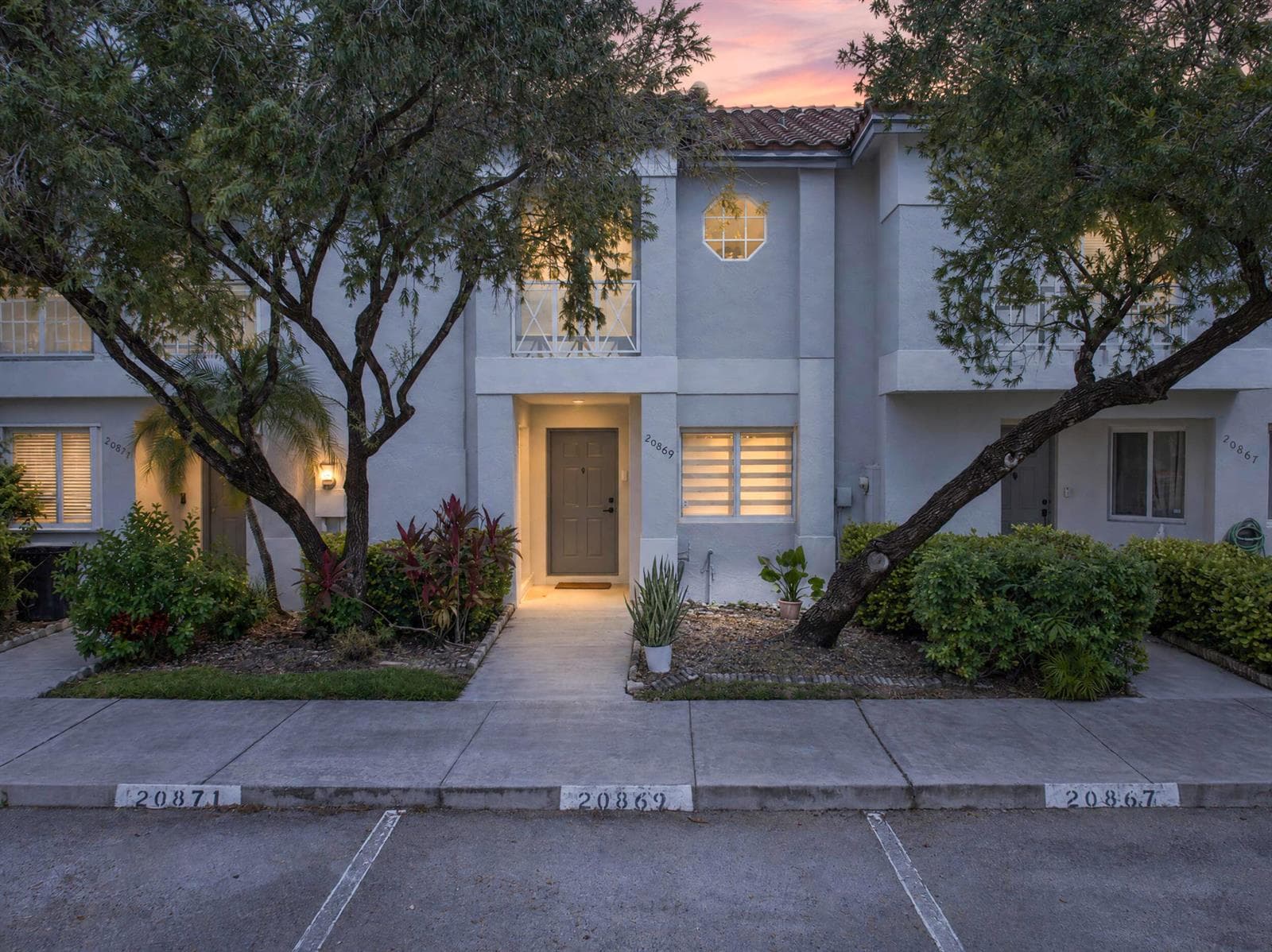 20869 NW 2ND Street # 1, Pembroke Pines FL 33029 - Pembroke Pines, FL - Photo 1