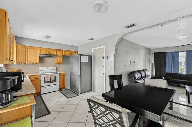 2440 Largo Dr, Miramar FL 33023 - Miramar, FL - Photo 7