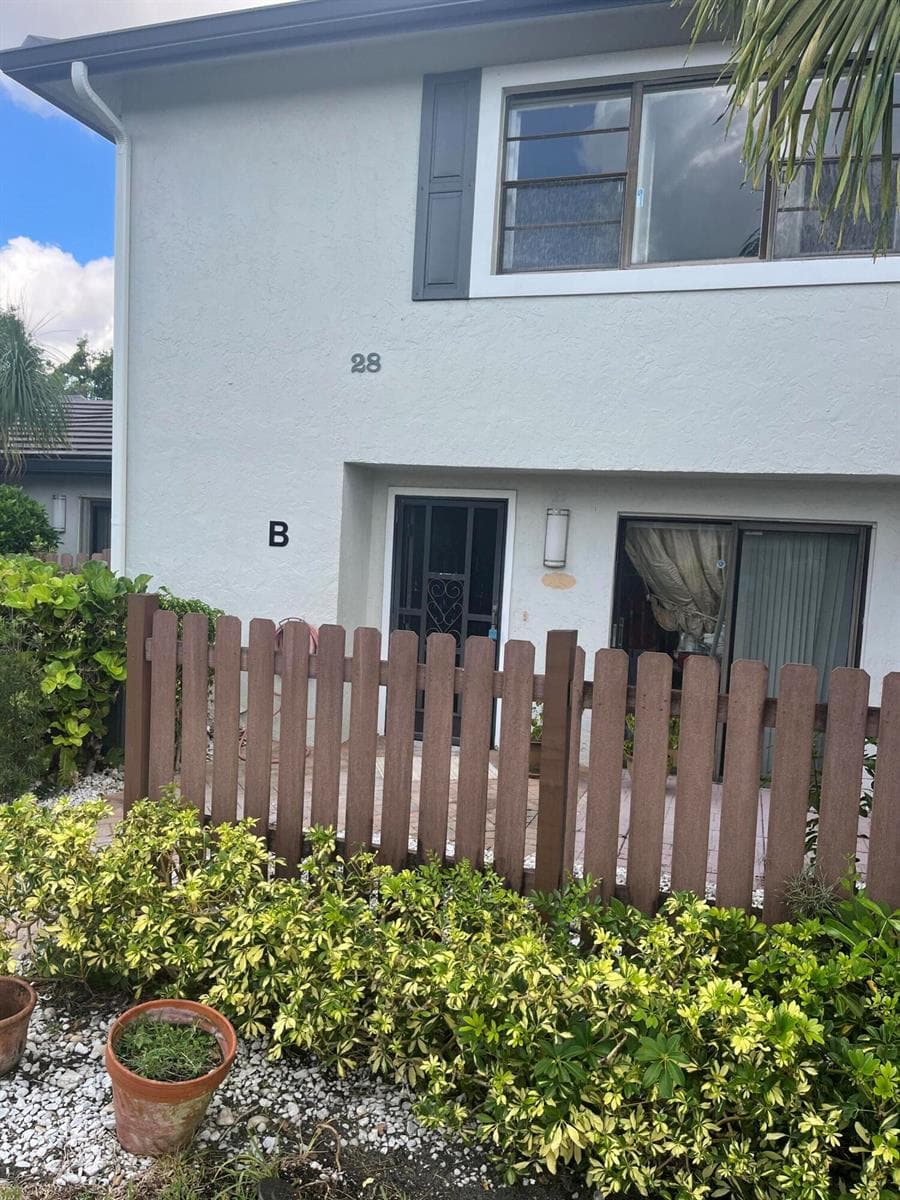 28 SOUTHPORT Lane # B, Boynton Beach FL 33436
