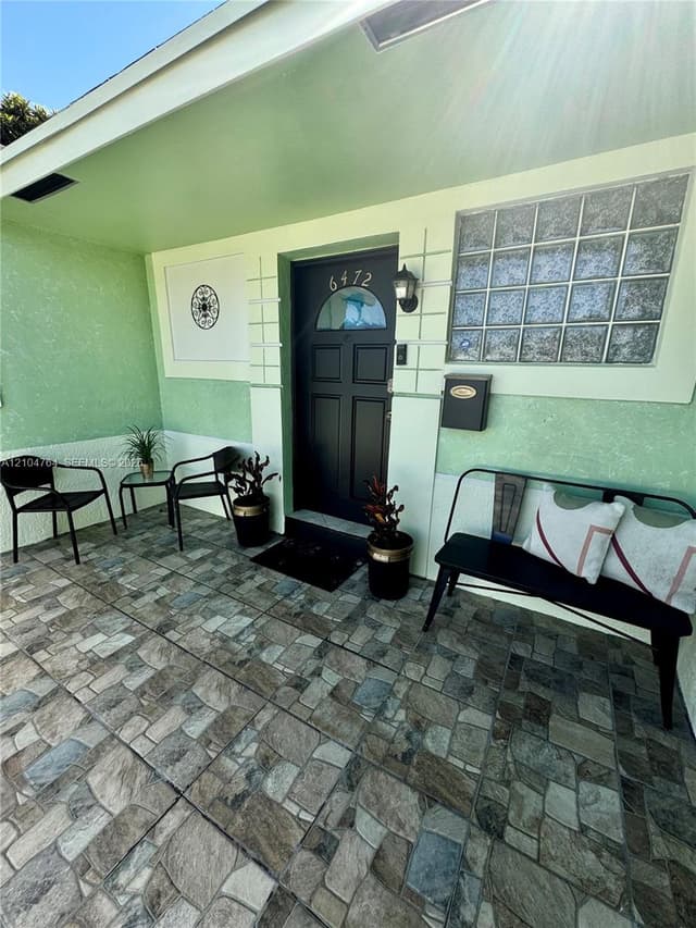 6472 SW 10th Ct, North Lauderdale FL 33068 - North Lauderdale, FL - Photo 4