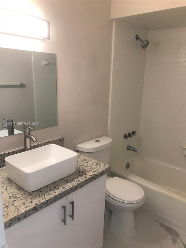 7443 Twin Sabal Dr, Miami Lakes FL 33014 - Miami Lakes, FL - Photo 5