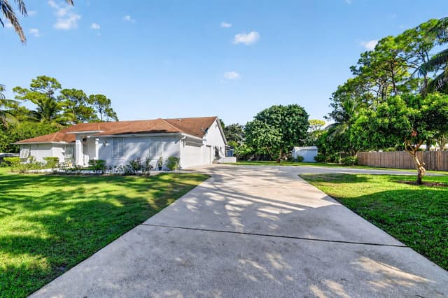 8895 Palomino Drive, Lake Worth FL 33467 - Lake Worth, FL - Photo 2