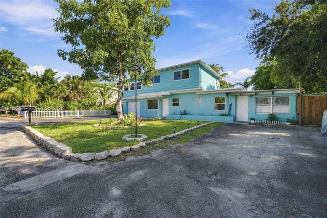 766 NW 42nd St, Oakland Park FL 33309 - Oakland Park, FL - Photo 2