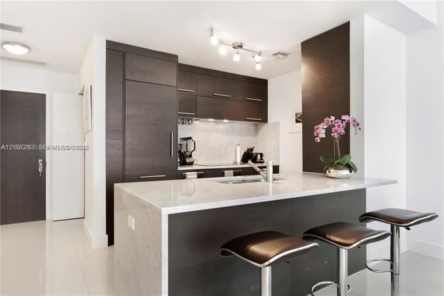 900 Biscayne Blvd # 4010, Miami FL 33132 - Miami, FL - Photo 2