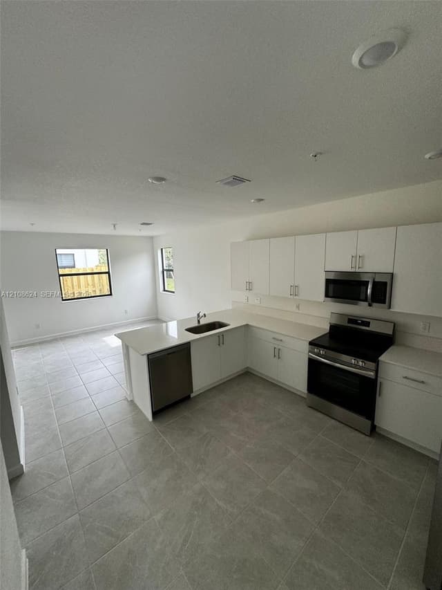 285 SW 159th Ln, Pembroke Pines FL 33027 - Pembroke Pines, FL - Photo 6