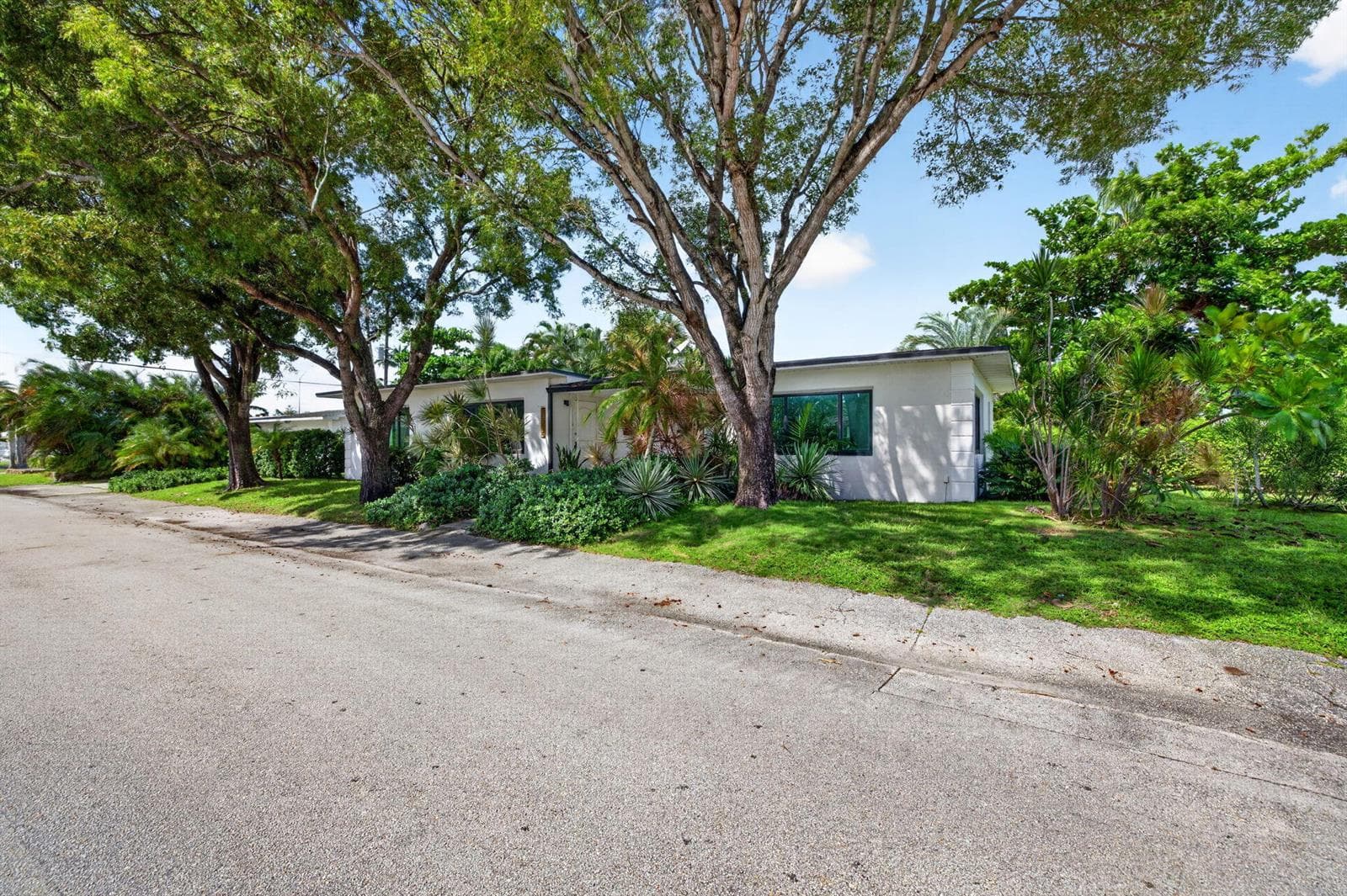 1515 NE 16TH Street, Fort Lauderdale FL 33304 - Fort Lauderdale, FL - Photo 1